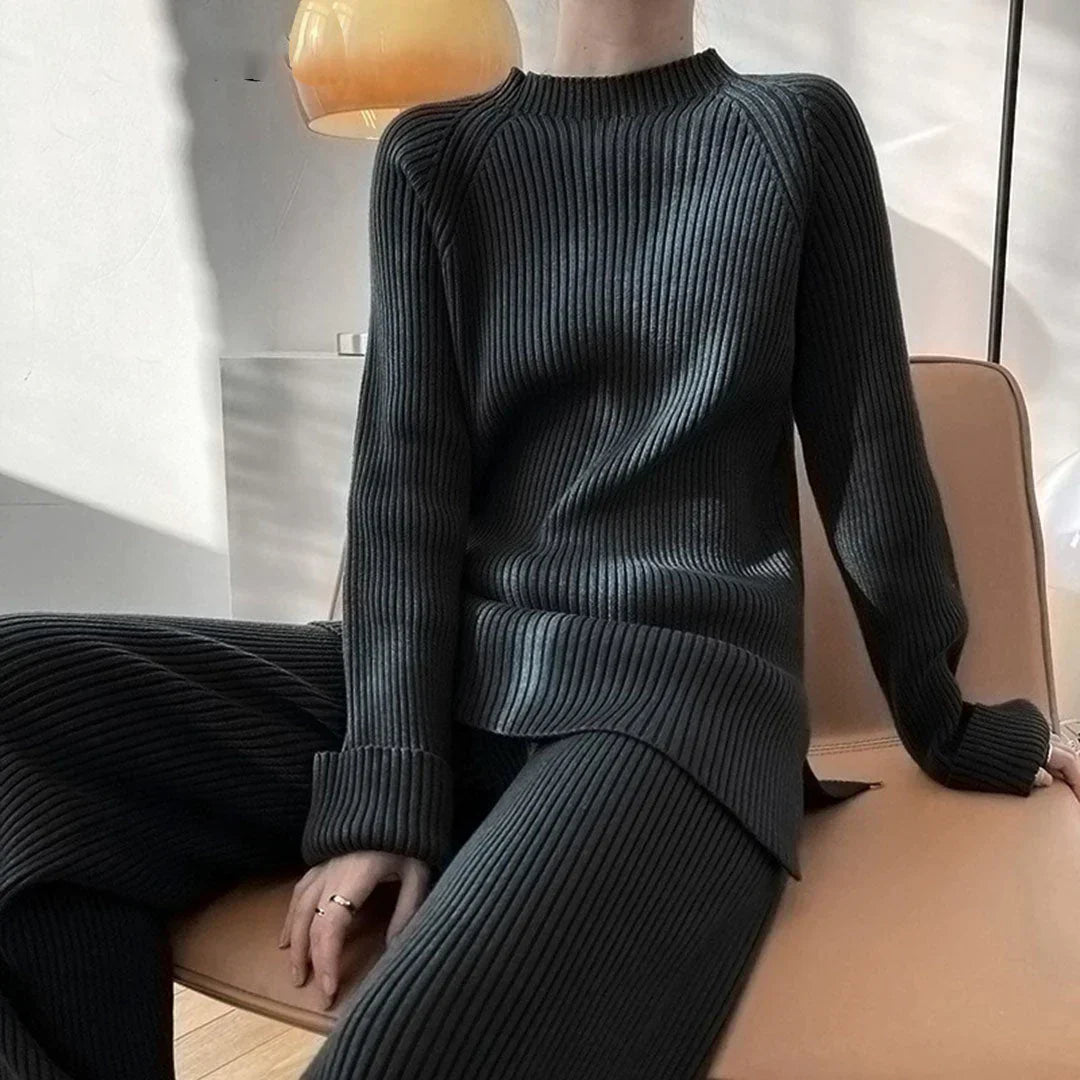 Women's Relaxed Fit Matching Leisure Set with Long Sleeve Top and Jogger Pants
