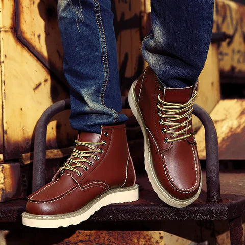 Elegant Men's Retro Boots - Retro Style with Modern Durability