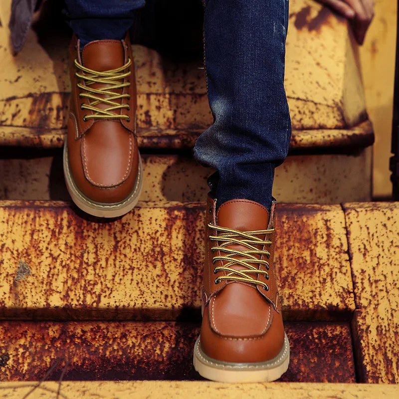 Elegant Men's Retro Boots - Retro Style with Modern Durability