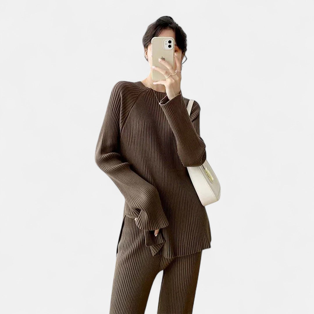 Women's Relaxed Fit Matching Leisure Set with Long Sleeve Top and Jogger Pants