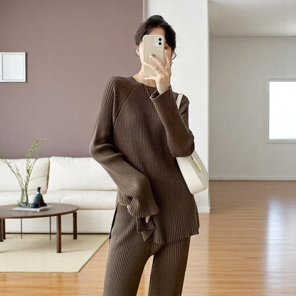 Women's Relaxed Fit Matching Leisure Set with Long Sleeve Top and Jogger Pants