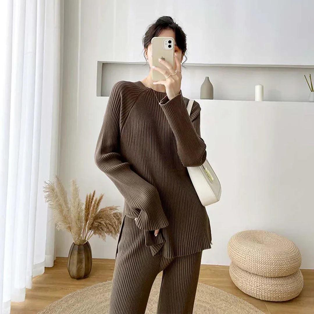 Women's Relaxed Fit Matching Leisure Set with Long Sleeve Top and Jogger Pants