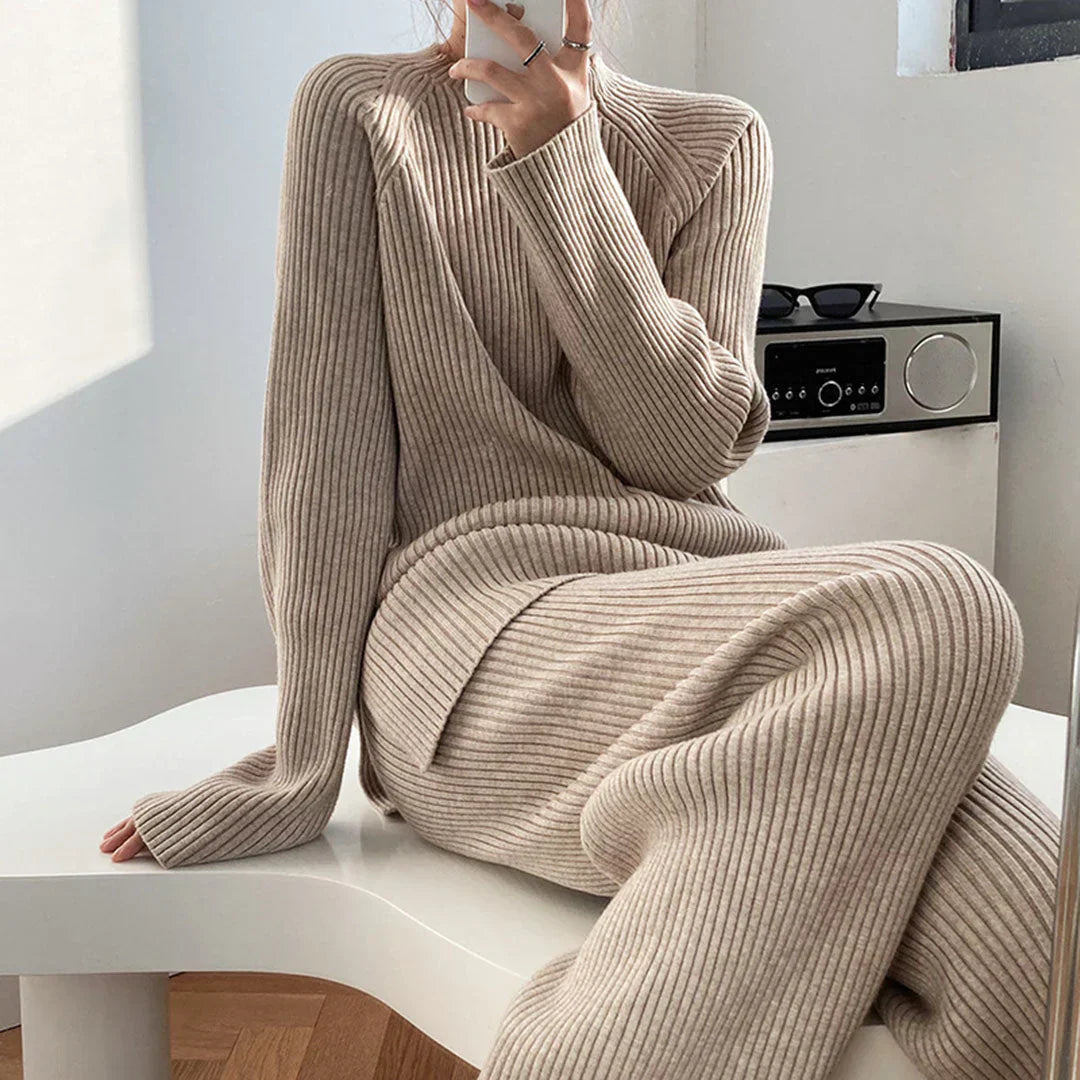 Women's Relaxed Fit Matching Leisure Set with Long Sleeve Top and Jogger Pants
